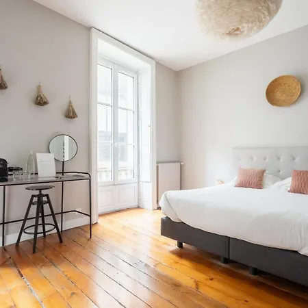 Bourgeois Hyper Centre-ville De *