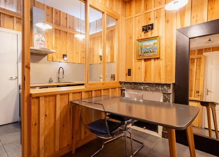 Bourgeois Hyper Centre-ville De *