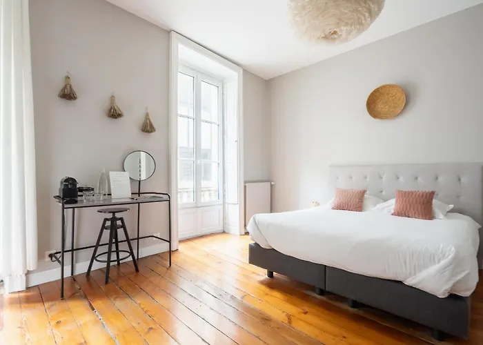 Bourgeois Hyper Centre-ville De *